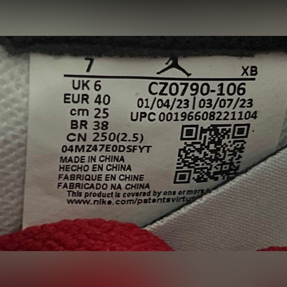 Jordan Retro 1 (Low) OG Black toe 2023 - Picture 3 of 4